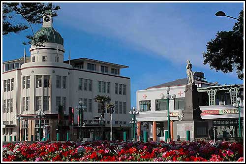 Enjoy informative, entertaining Art Deco Tours with Hawkes Bay Scenic Tours